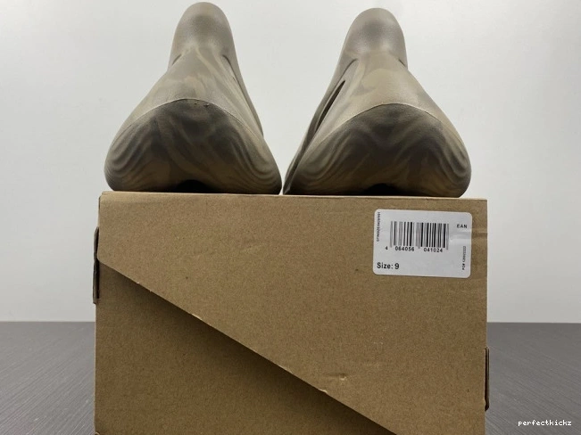 Stone Foam Yeezy RNNR Adidas GX4472 Sage 0802
